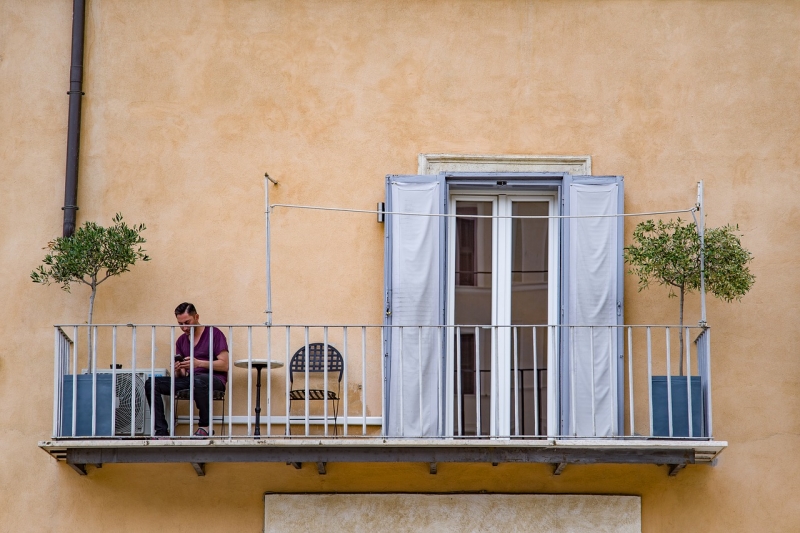 Quel style de mobilier pour un petit balcon ?