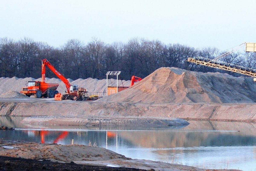 Comment gérer les problèmes imprévus lors d'une opération d'excavation ?